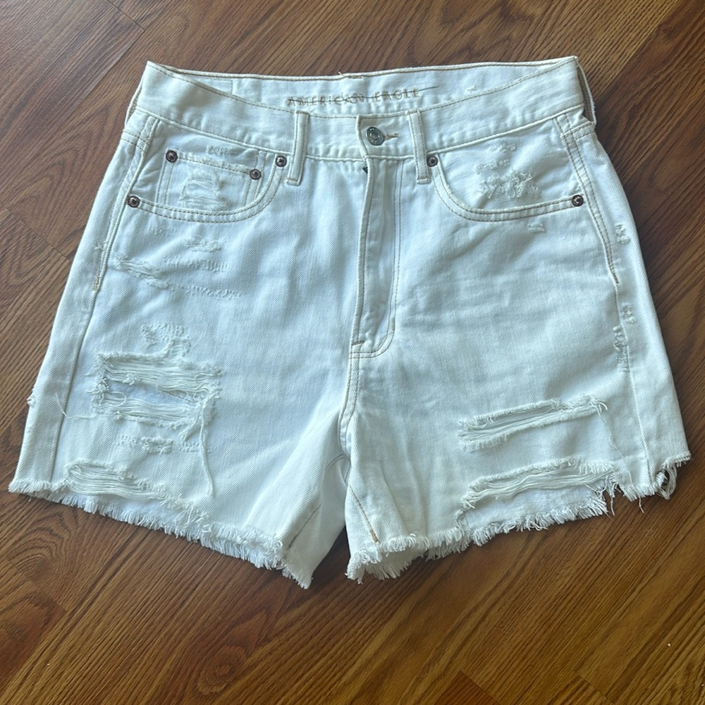 American Eagle boyfriend 90’s White Shorts
